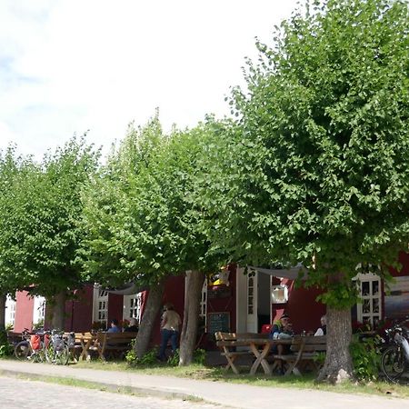 Gaststätte und Ferienhof Zu den Linden Kratzeburg Exterior foto