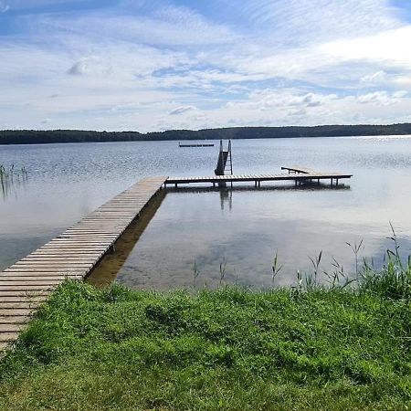 Gaststätte und Ferienhof Zu den Linden Kratzeburg Exterior foto