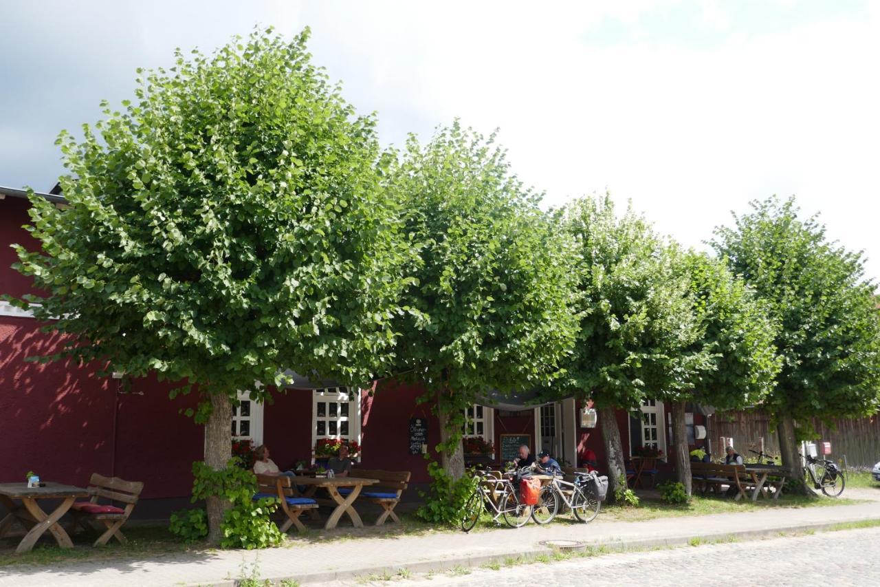 Gaststätte und Ferienhof Zu den Linden Kratzeburg Exterior foto