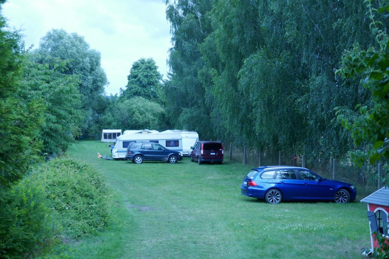 Gaststätte und Ferienhof Zu den Linden Kratzeburg Exterior foto