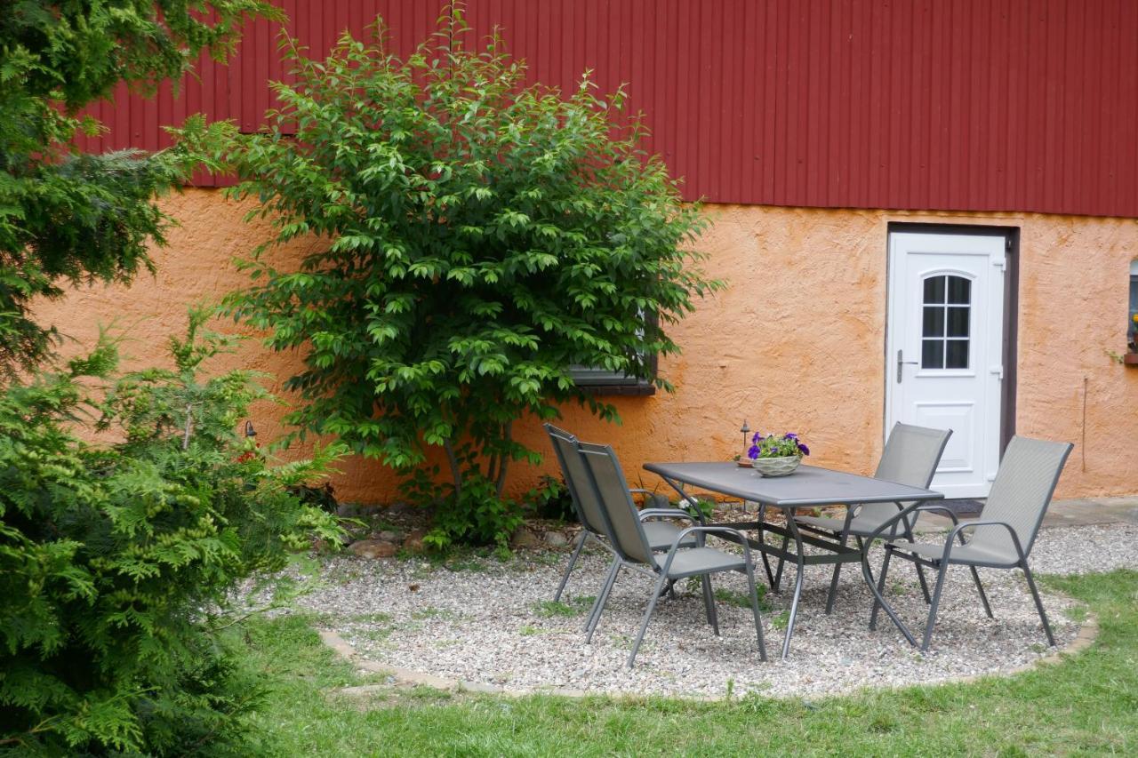 Gaststätte und Ferienhof Zu den Linden Kratzeburg Exterior foto