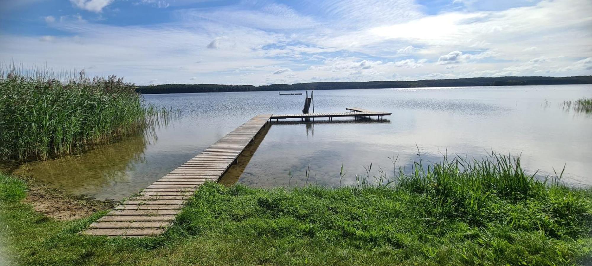 Gaststätte und Ferienhof Zu den Linden Kratzeburg Exterior foto